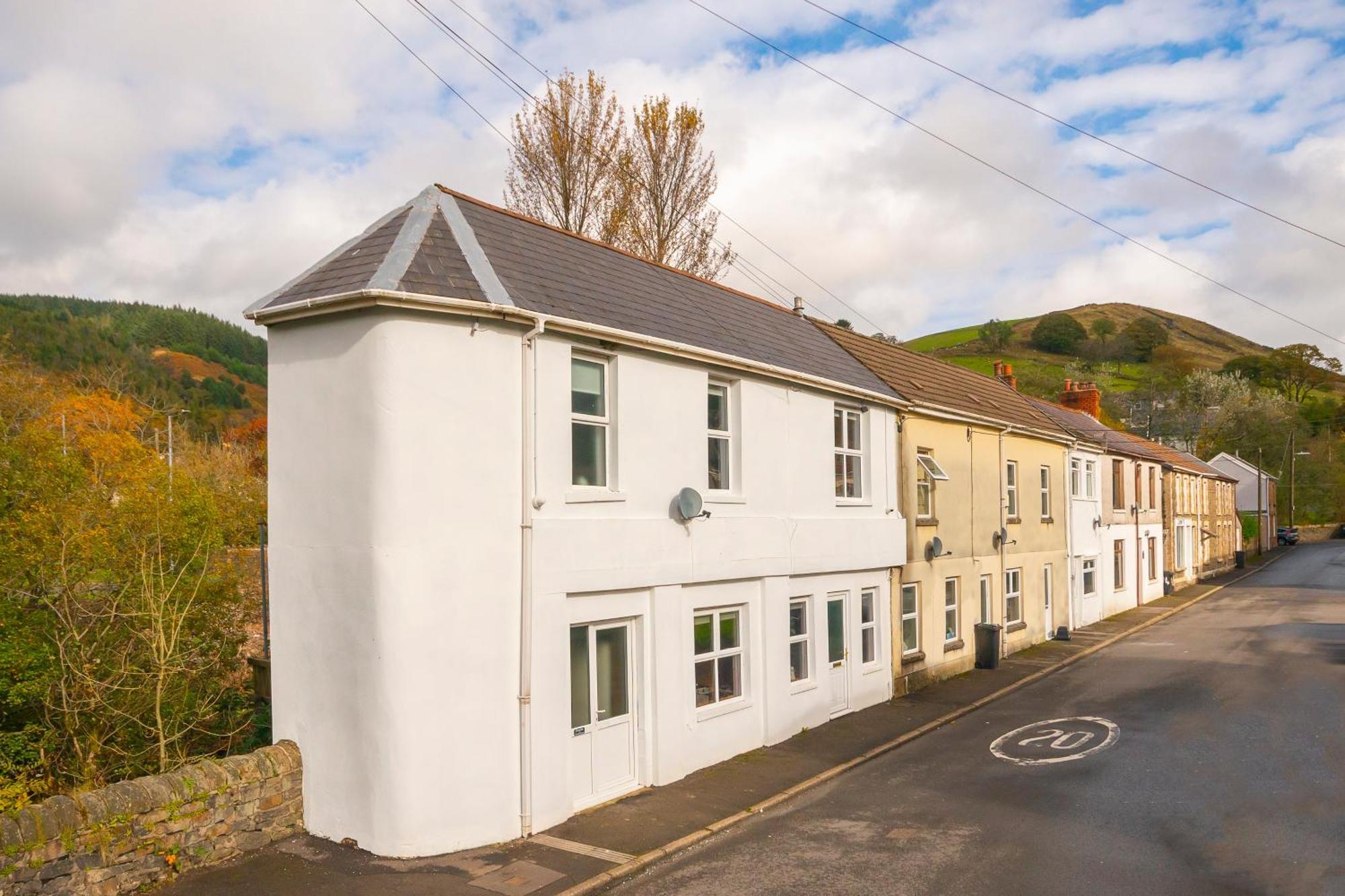 Riverside Great House In The Afan Forest Bike Park By Staystaycations Glyncorrwg 외부 사진